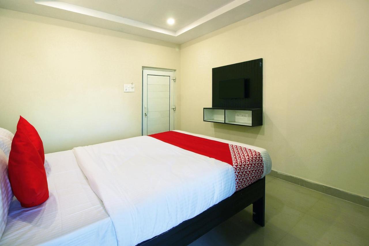 Oyo Sri Vinayaka Grand Otel Shamshabad Dış mekan fotoğraf